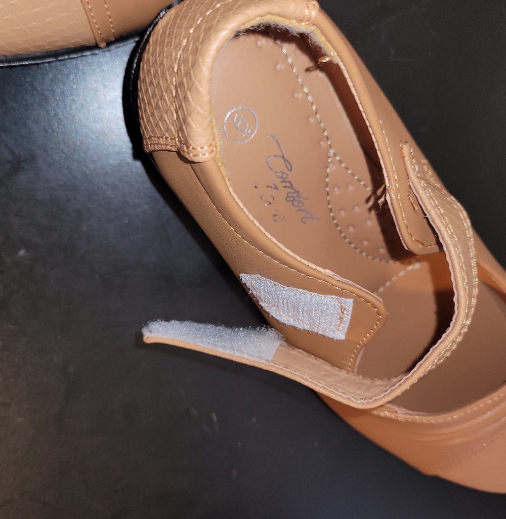 Comfort Zone Women’s Size 9 Tan Comfort Shoes – NIB – Adjustable Strap - Picture 4 of 7